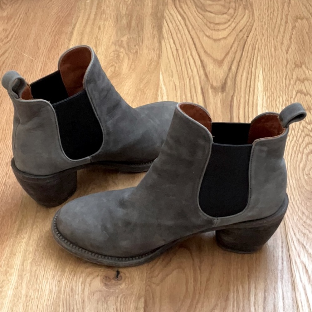 P. Monjo, hand-crafted in Spain…Italian leather, Chelsea Booties. 38.5